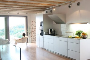 Geschirrspüler, Wasserkocher mit Kaffee-/Teezubehör