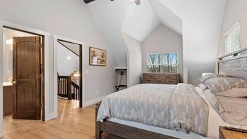 6 bedrooms, iron/ironing board, travel crib, free WiFi