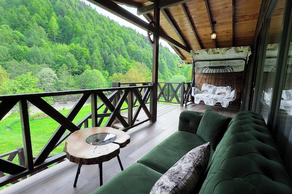 Business Chalet, 1 Double Bed with Sofa bed, Jetted Tub, Mountain View | Premium bedding, free WiFi, bed sheets