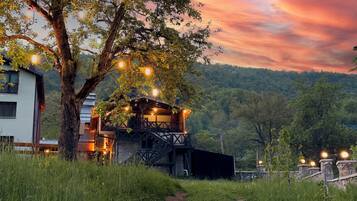 Chalet Affaires, 1 lit double et 1 canapé-lit, baignoire à jets, vue montagne | 1 chambre, literie de qualité supérieure, bureau