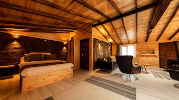Chalé empresarial, 1 cama de casal e sofá-cama, banheira de hidromassagem, vista para a montanha | 1 quarto, roupas de cama premium, escrivaninha