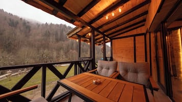 Chalet Affaires, 1 lit double, baignoire à jets, vue montagne | Literie de qualité supérieure, Wi-Fi gratuit, draps fournis