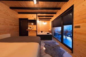 Business Chalet, 1 Double Bed, Jetted Tub, Mountain View | Premium bedding, free WiFi, bed sheets