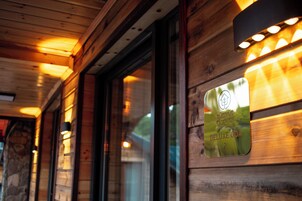 Deluxe Room, Hot Tub, Mountain View | Premium bedding, free WiFi, bed sheets