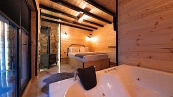 Chalet empresarial, 1 cama matrimonial, hidromasaje, vista a la montaña | Ropa de cama de alta calidad, wifi gratis y ropa de cama