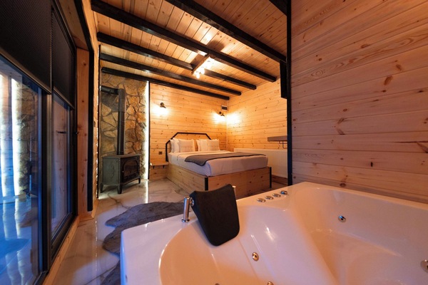 Business Chalet, 1 Double Bed, Jetted Tub, Mountain View