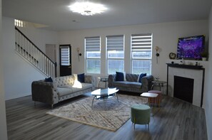 Smart TV, fireplace