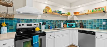 Boutique Style Quadplex/4 Apts/Walk to beach/Pet friendly