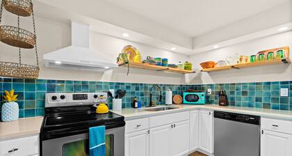 Boutique Style Quadplex/4 Apts/Walk to beach/Pet friendly