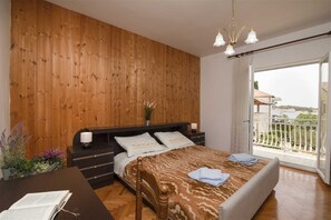 4 bedrooms, free WiFi, bed sheets