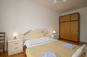 4 bedrooms, free WiFi, bed sheets