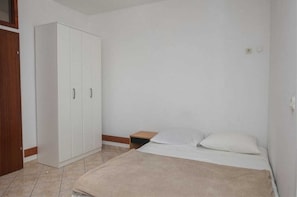 1 habitación, wifi gratis y ropa de cama