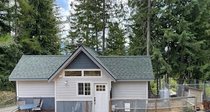 Selkirk Flat Retreat/pet friendly