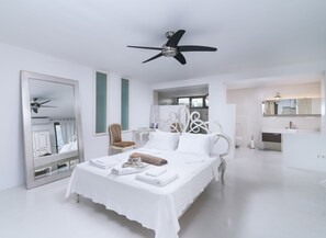 Towels, soap, shampoo, toilet paper - Villa Olympia - a palm trees paradise in front of the sea. (Heraklion Crete)