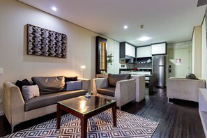 Apartamento superior, 1 quarto | Área de estar