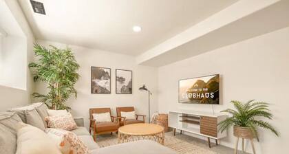 Modern walk-out apartment centrally located in COS!