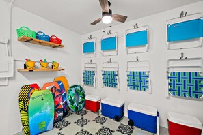 Interior - Walk to Beach  // 50% Off Specials //  Pet Friendly (Indian Harbour Beach)