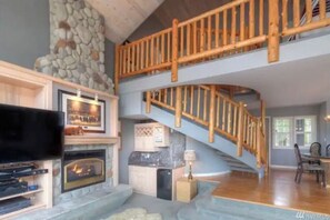 Smart TV, fireplace, stereo
