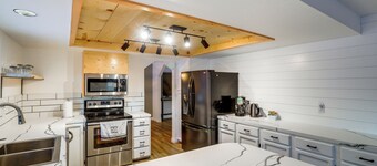 'Northern Bliss' Modern Mtn-View Home in Fairbanks
