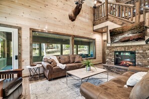 Smart TV, fireplace