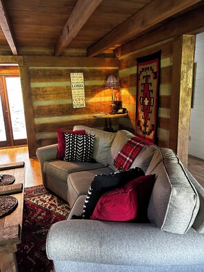 Smart-TV, Kamin, Bücher