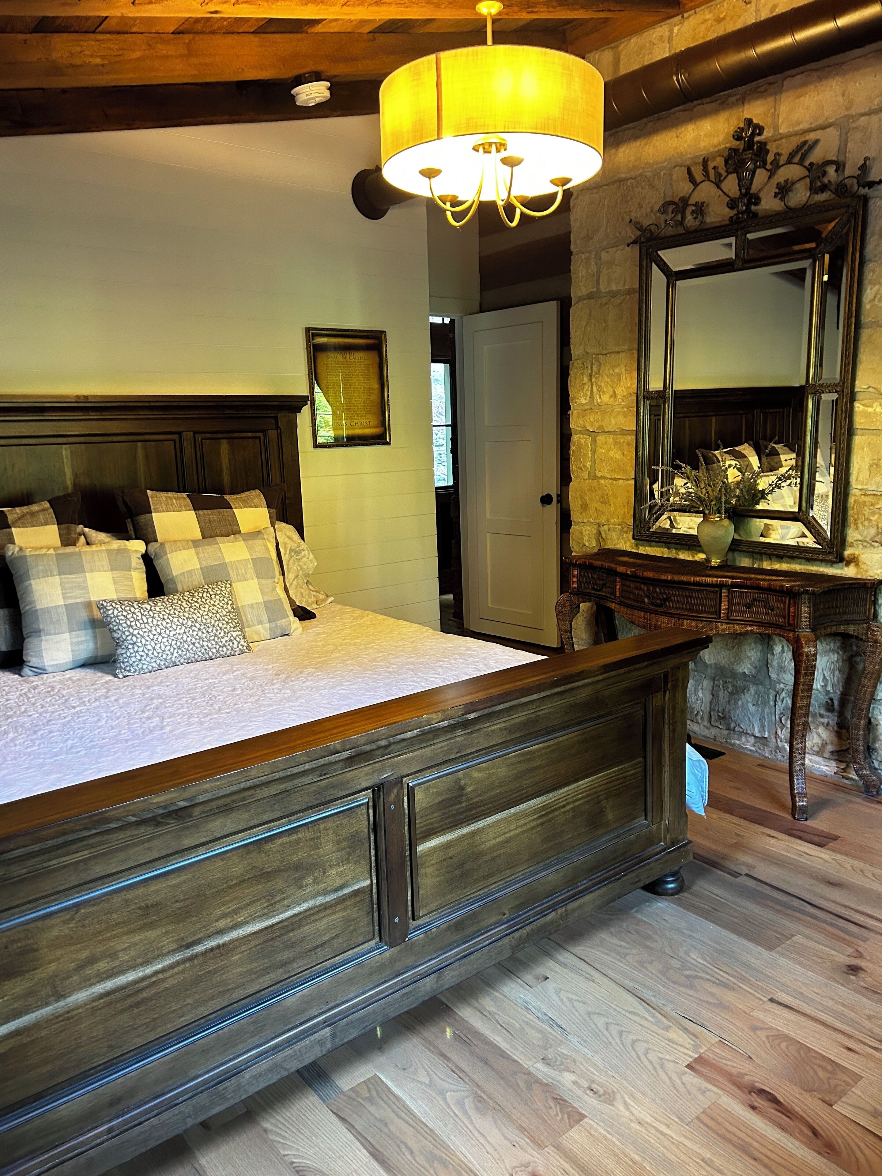 3 bedrooms, iron/ironing board, travel crib, free WiFi