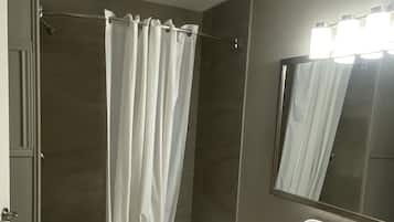 Single Room | Bathroom | Free toiletries, towels