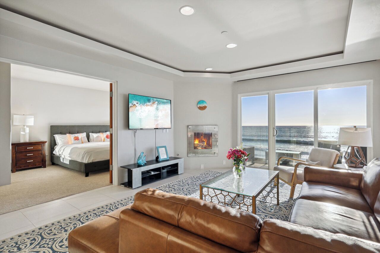 Serenity by the Sea, Unit 203 | Vardagsrum | 52-tums smart-tv med kabelkanaler och streamingtjänster