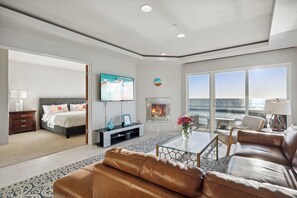 Serenity by the Sea, Unit 203 | Coin séjour