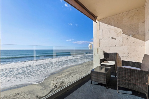 Deja Blue, Unit 402 | Terrace/patio