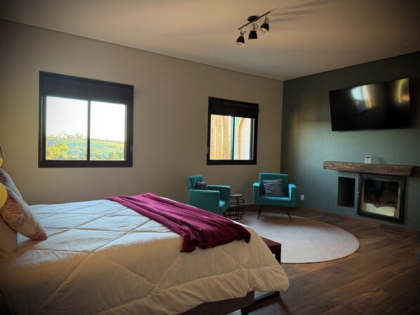 Romantic Double Room | Pillowtop beds, laptop workspace, free WiFi - Cassorova Resort and Ecotourism (Brotas)
