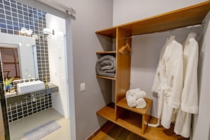 Romantic Double Room | Living area | Fireplace - Cassorova Resort and Ecotourism (Brotas)