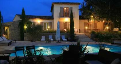 Villa de Charme, à Proximité Immédiate D'uzes et du Pont du Gard