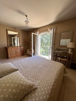 7 Schlafzimmer, Bügeleisen/Bügelbrett, Reisekinderbett, kostenloses WLAN