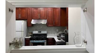 Newly renovated house, 10 minutes from Manhattan