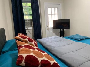 2 habitaciones, escritorio, tabla de planchar con plancha y wifi gratis 