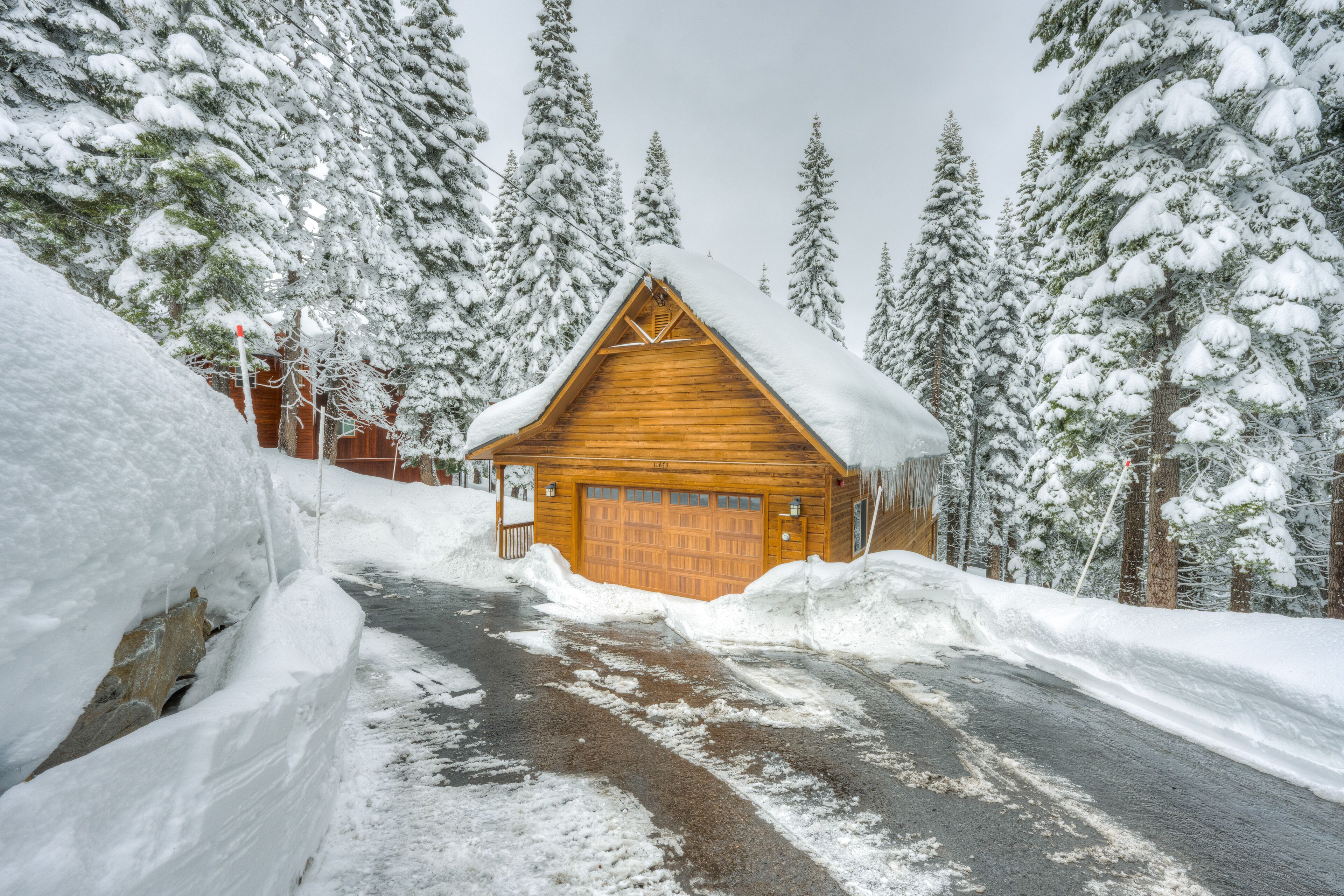 Charming tree-lined chalet with pool access, W/D, & game room - dog friendly