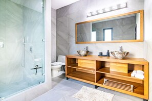 Hair dryer, towels, soap, shampoo - Caribbean Vacation home -EverBlue Villa is our beautiful dream beach home (San Pedro)