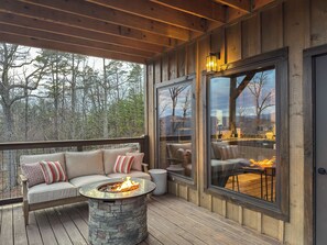 Terrace/patio - Newly Renovated! Romantic / Views / Indoor Heated Saltwater Pool / Massage Chair (Sevierville)