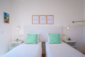 2 bedrooms, desk, iron/ironing board, WiFi
