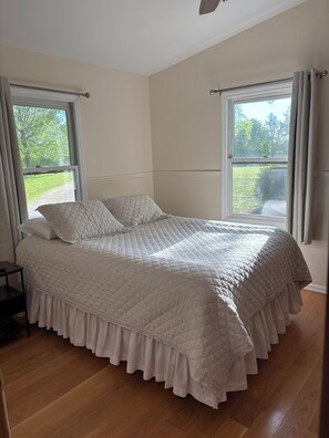 3 bedrooms, desk, free WiFi, bed sheets
