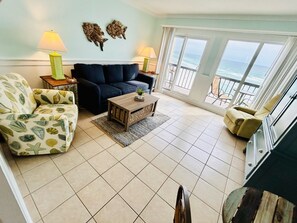 Televisión, reproductor de DVD y libros 