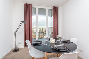 Dining - Trastevere Modern Terraced Apt (Roma)