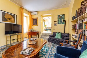 Een televisie en een dvd-speler