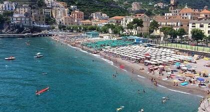 Modern Apartment close to the Beach - Corso 4 by AMALFIVACATION.IT