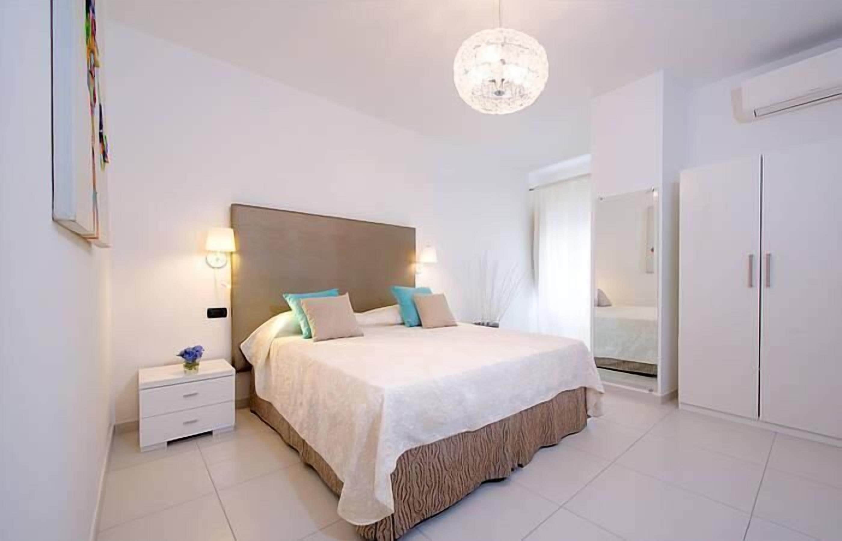 2 bedrooms, in-room safe, iron/ironing board, travel crib
