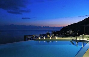 Outdoor pool, an infinity pool