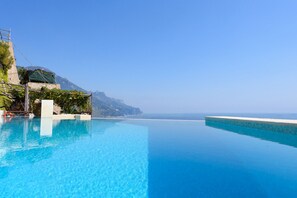 Outdoor pool, an infinity pool