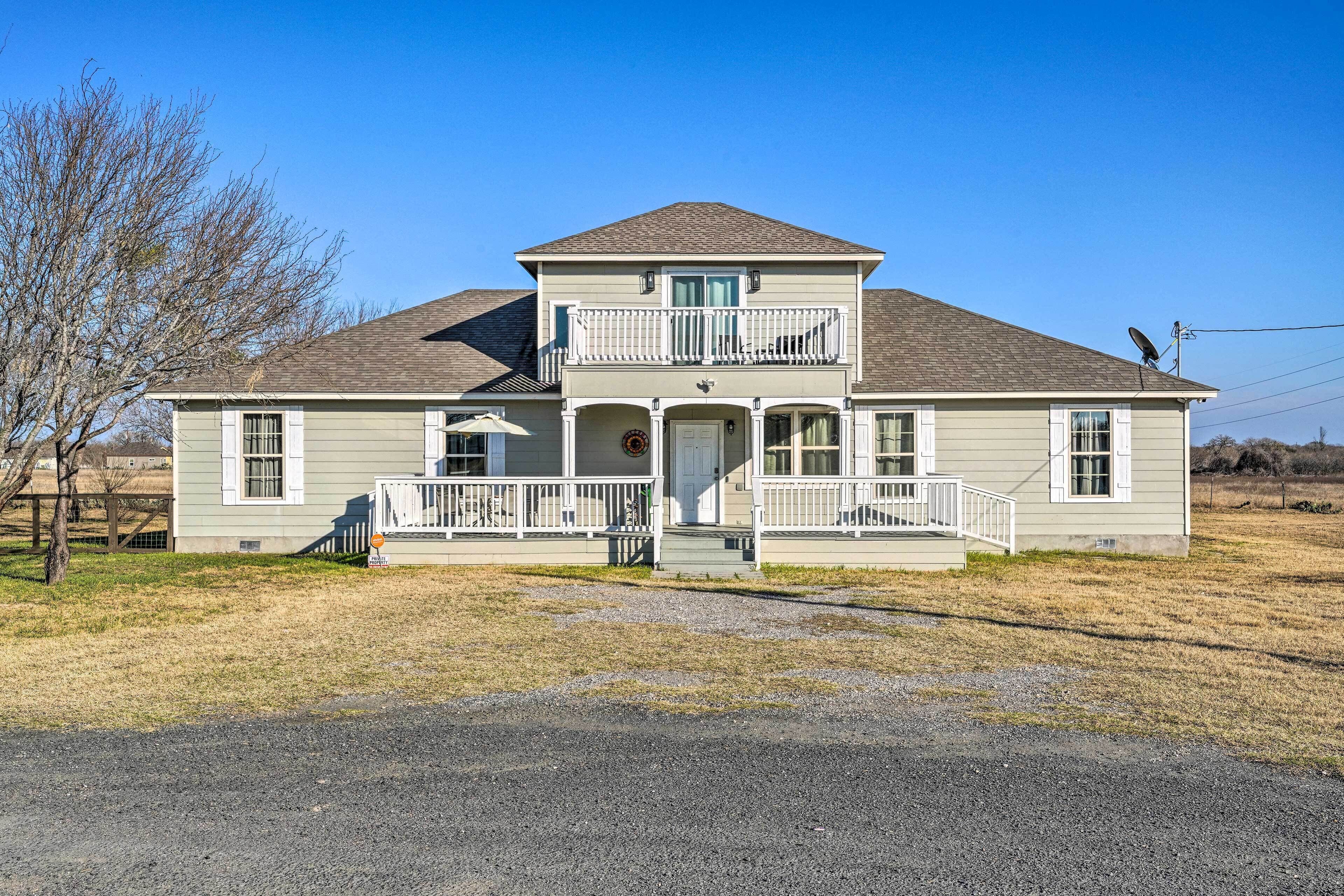 Peaceful Atascosa Home w/ Balcony & Deck!