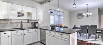 Peaceful Atascosa Home w/ Balcony & Deck!